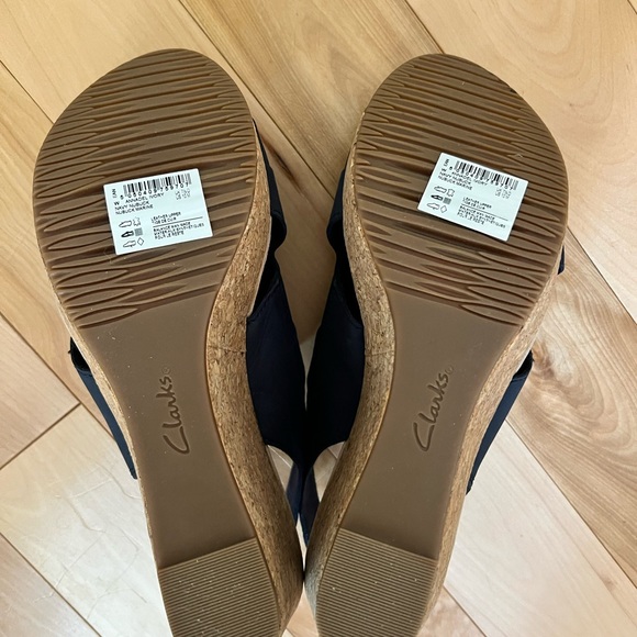 Clarks Annadel Ivory Navy Nubuck Sandals - Picture 8 of 8